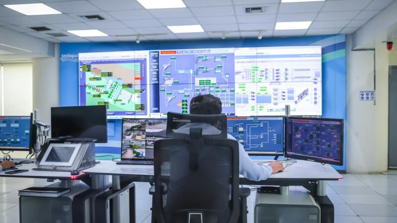 technology - Operator in a modern control room managing technological systems in El Agustino, Lima.
