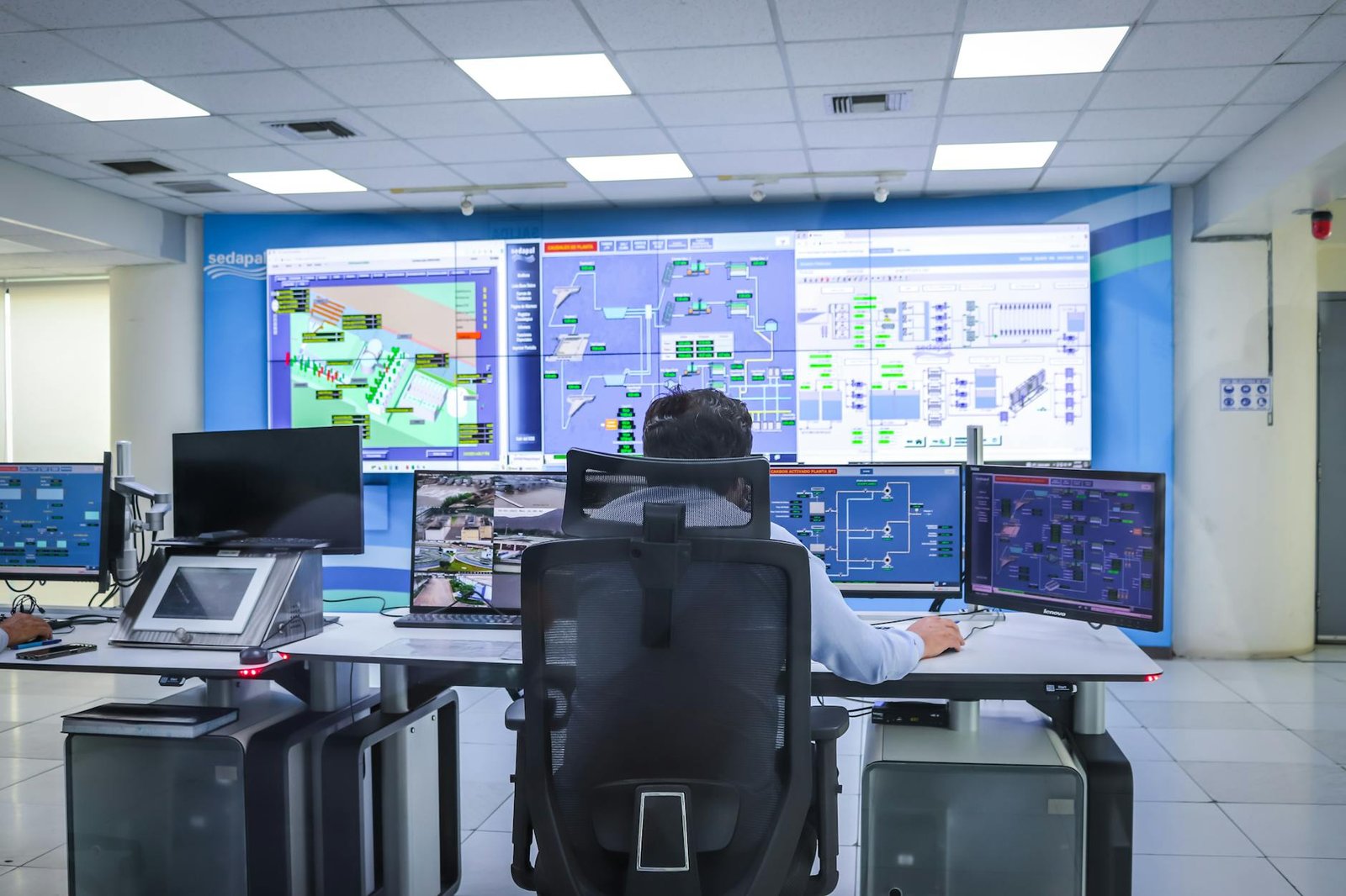 technology - Operator in a modern control room managing technological systems in El Agustino, Lima.